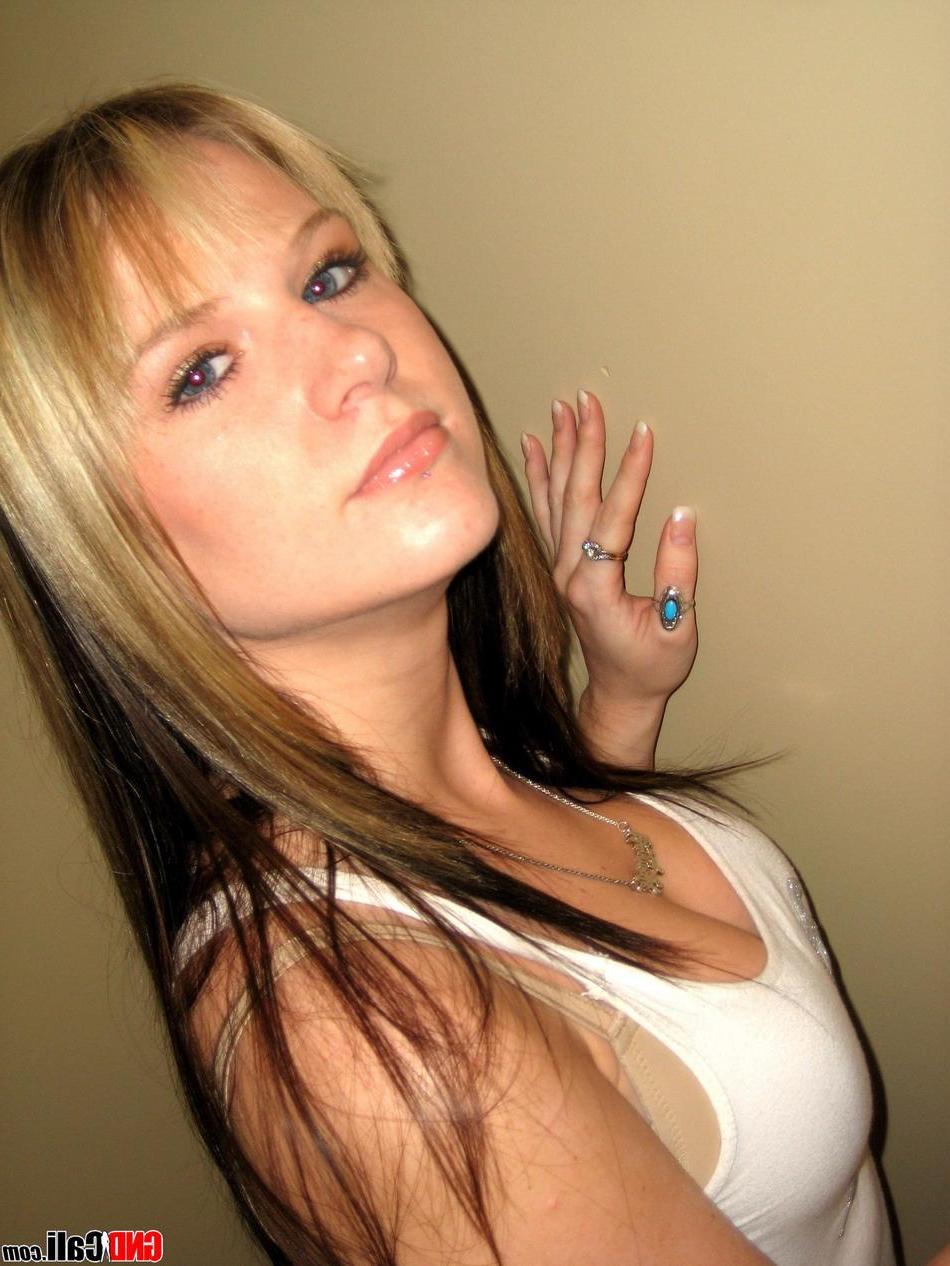 16P Pictures of teen babe GND Cali giving you a hot tease