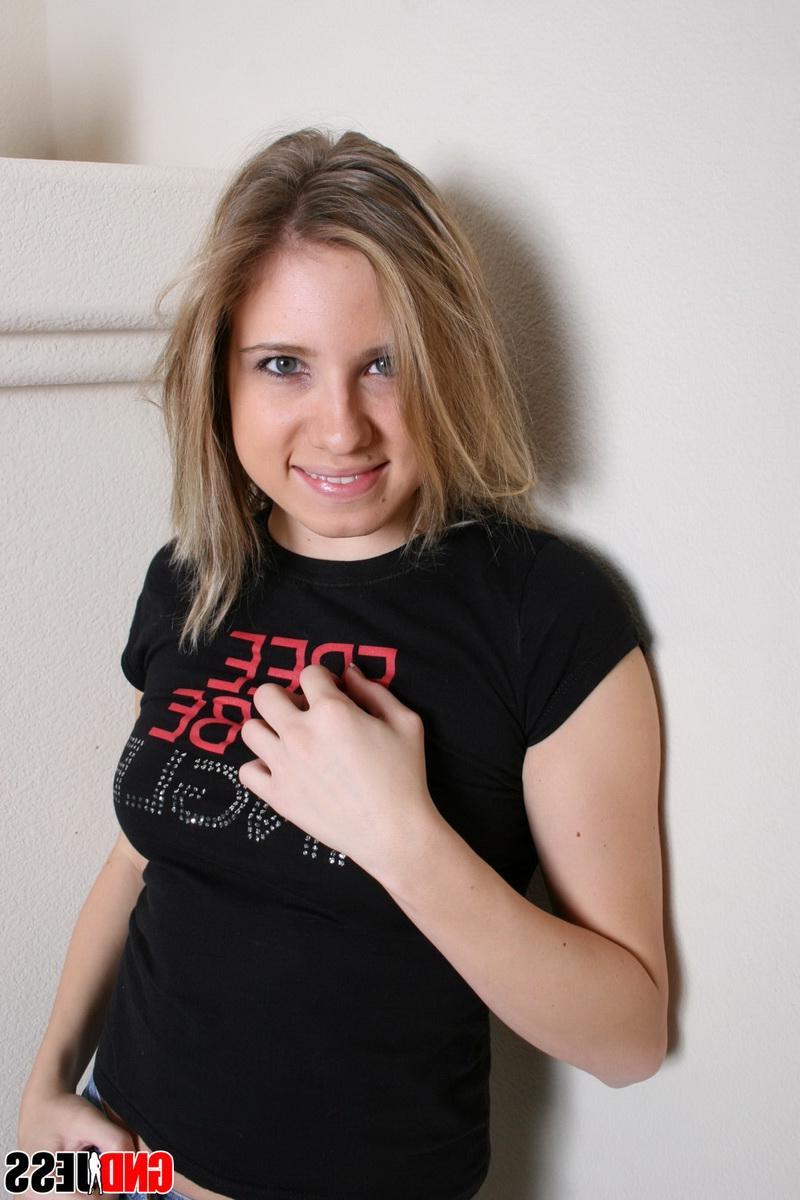 12P Blonde cock tease Jess pulls down her tight jeans exposing her bare ass