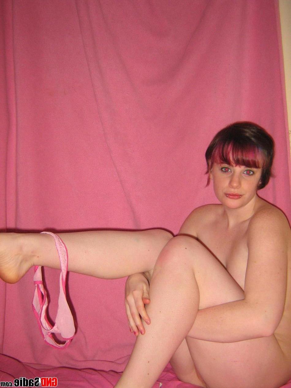 16P Pictures of teen babe GND Sadie giving you a hot tease