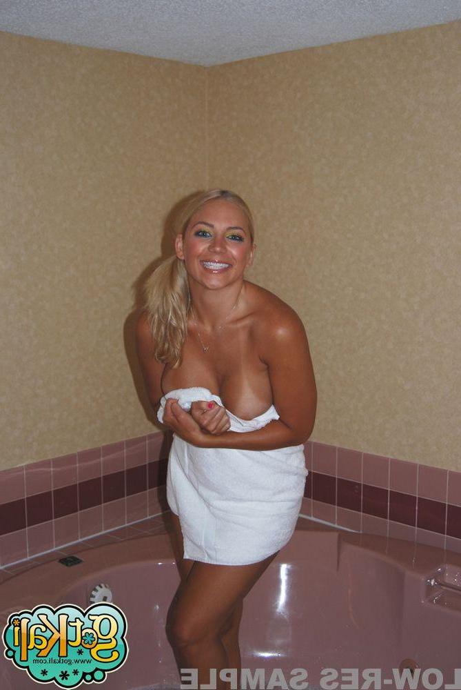 15P Pictures of teen Got Kali getting extremely wet for you