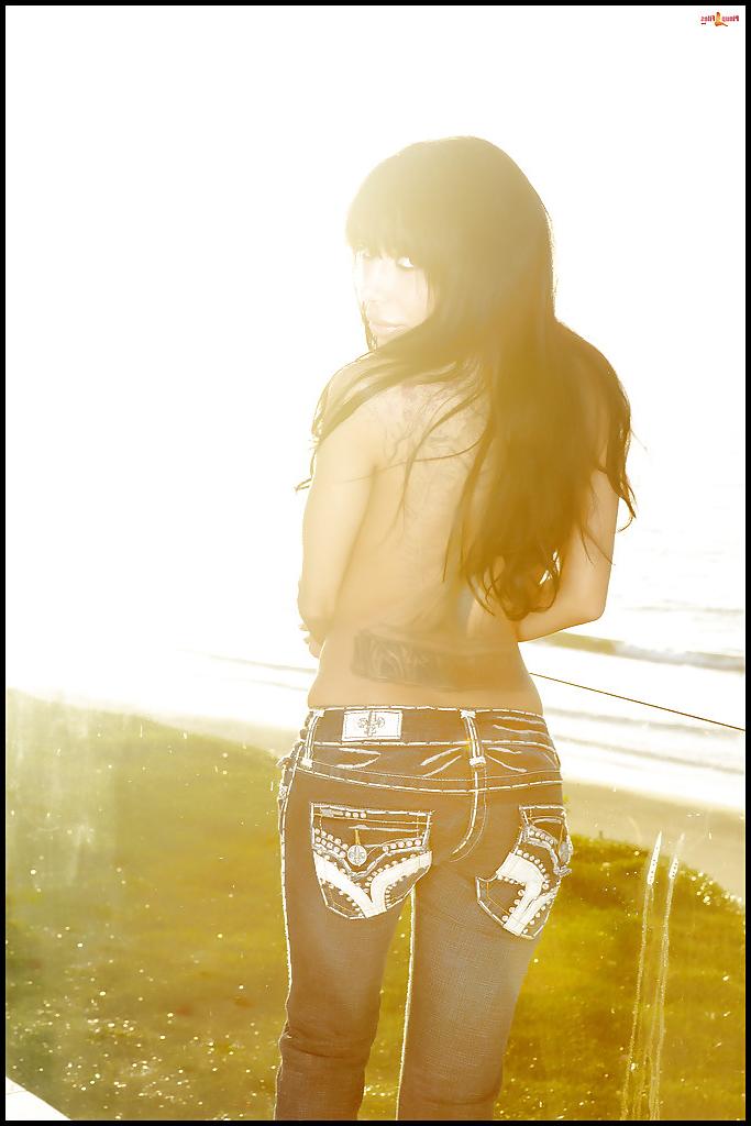 16P Tattooed Latina solo girl Lela Star modelling outdoors in jeans