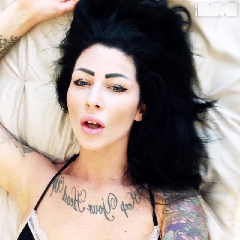 15P Hot alt model Harri Kate shows you her boobs in bed