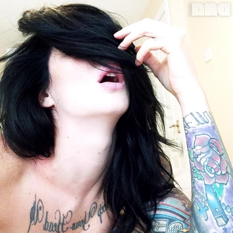 15P Hot alt model Harri Kate shows you her boobs in bed