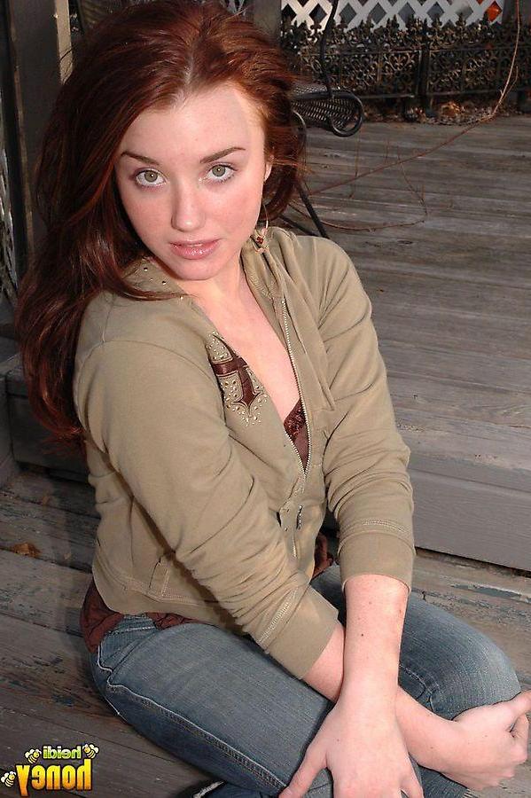 20P Pictures of teen babe Heidi giving you a nonnude tease