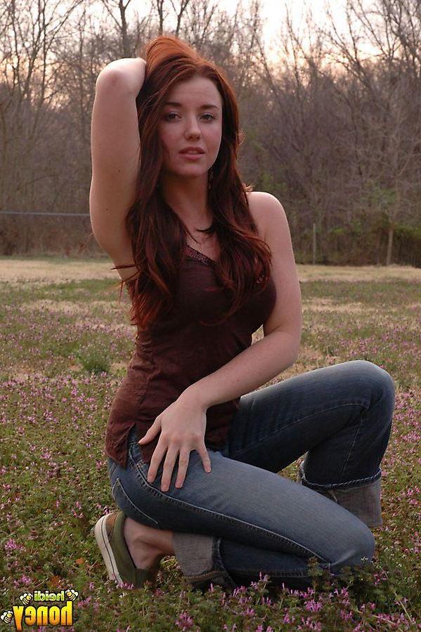 20P Pictures of teen babe Heidi giving you a nonnude tease