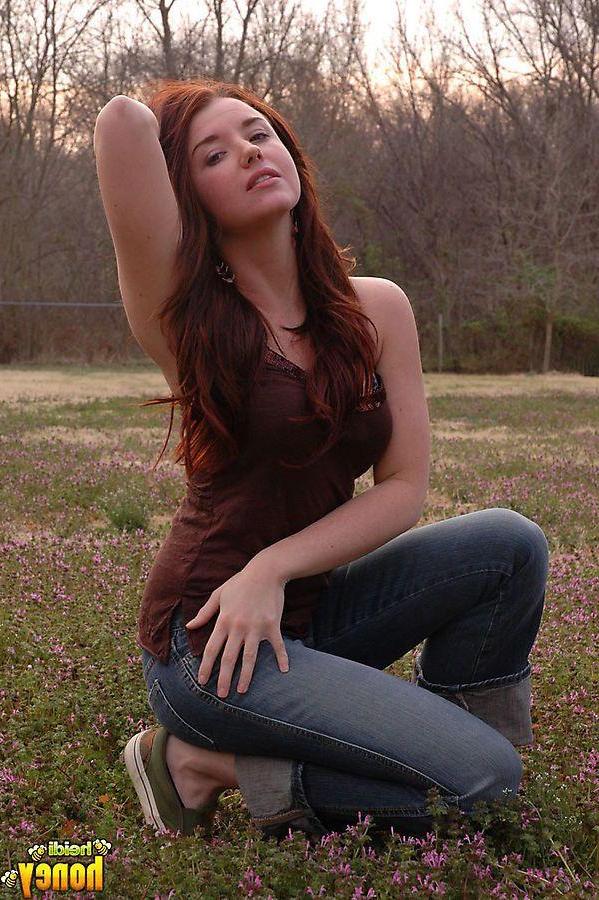 20P Pictures of teen babe Heidi giving you a nonnude tease