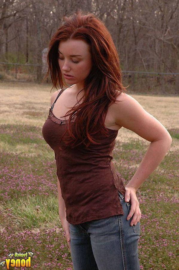 20P Pictures of teen babe Heidi giving you a nonnude tease