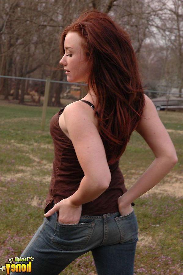 20P Pictures of teen babe Heidi giving you a nonnude tease