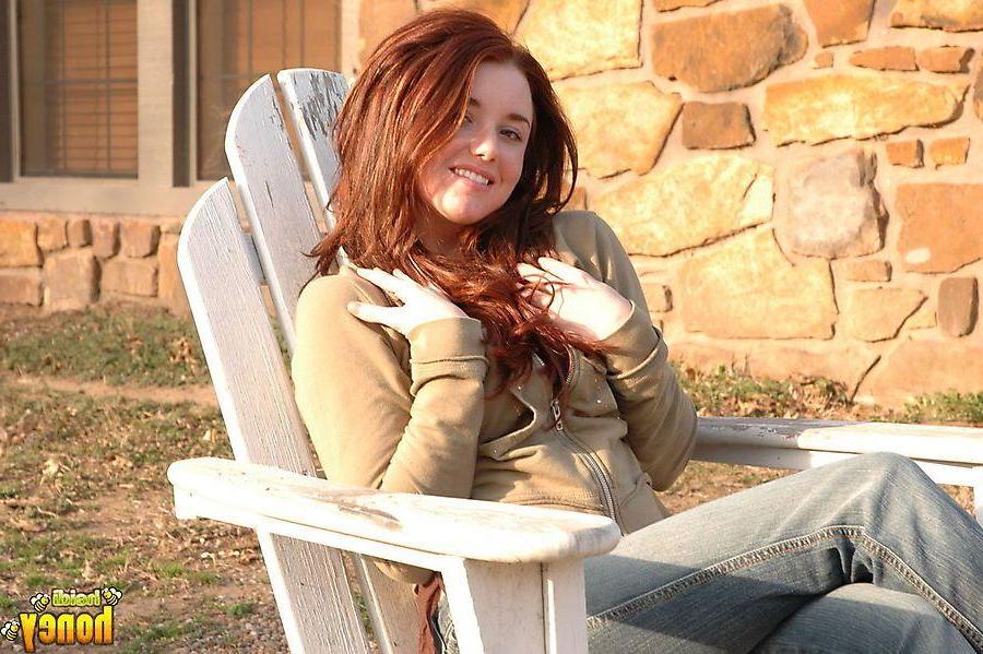 20P Pictures of teen babe Heidi giving you a nonnude tease