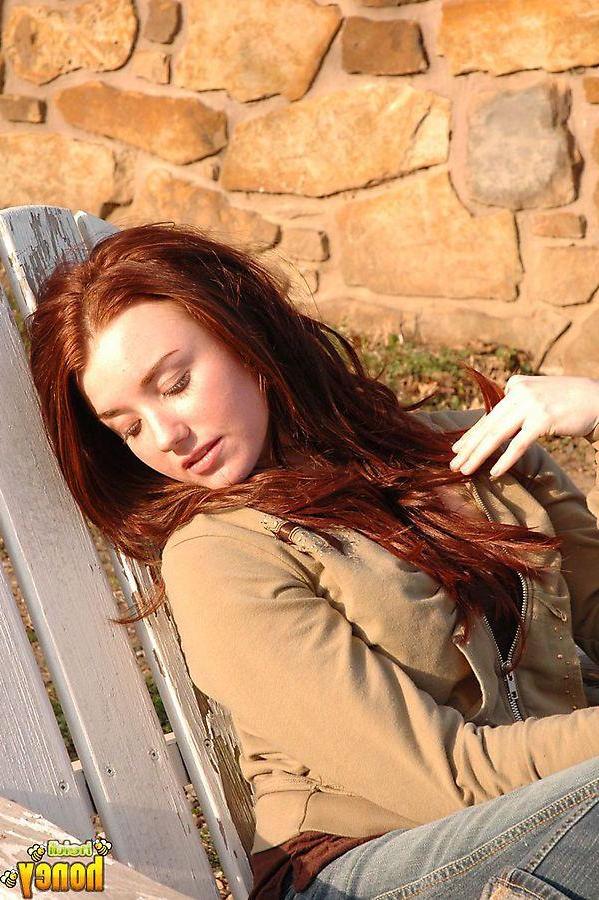 20P Pictures of teen babe Heidi giving you a nonnude tease
