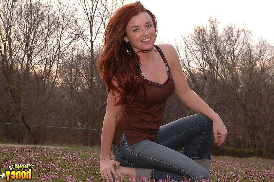 20P Pictures of teen babe Heidi giving you a nonnude tease