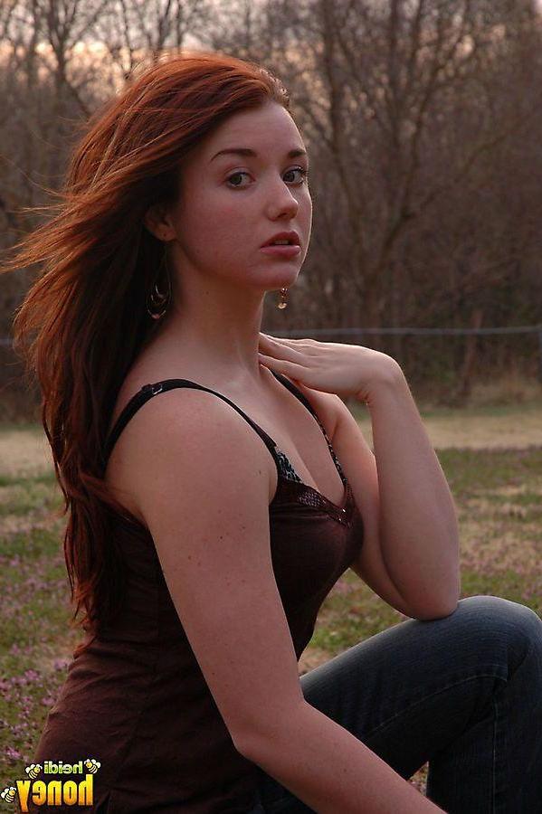 20P Pictures of teen babe Heidi giving you a nonnude tease