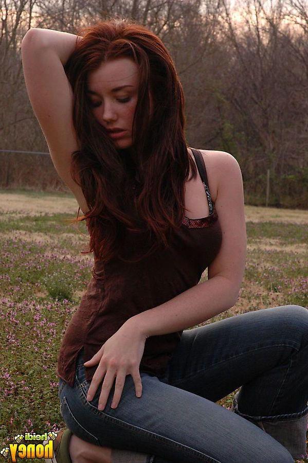 20P Pictures of teen babe Heidi giving you a nonnude tease