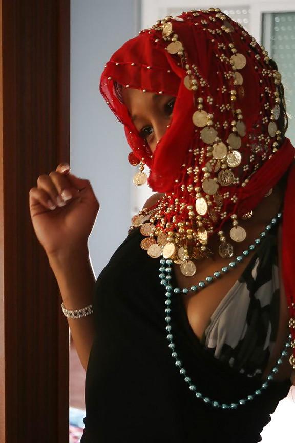 25P BEAUTIFUL ARABIAN SLUTS - SHERAZAD