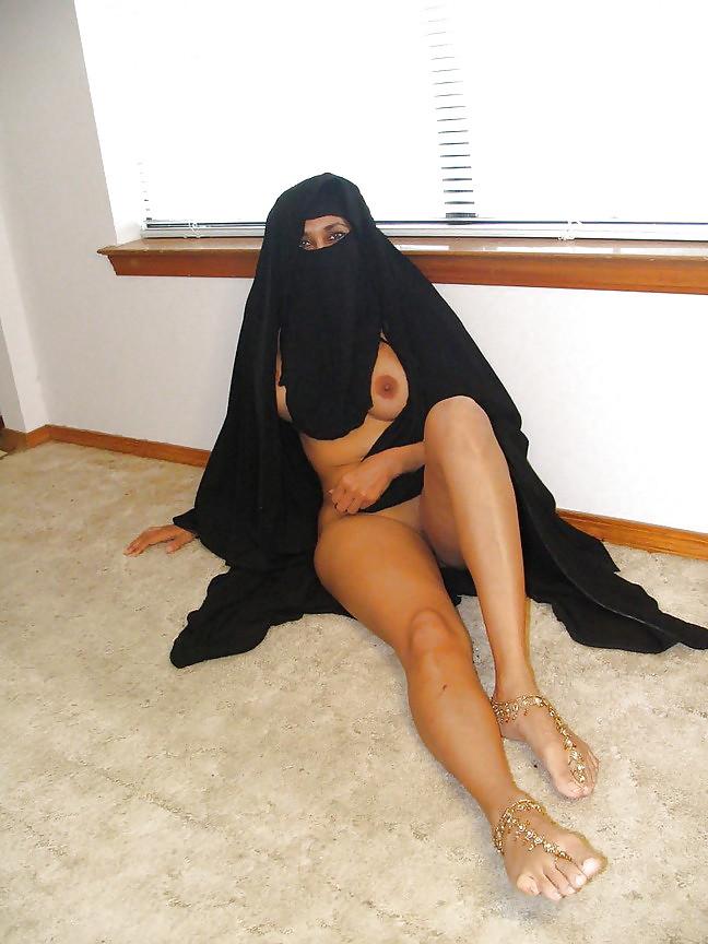 25P BEAUTIFUL ARABIAN SLUTS - NIGABI
