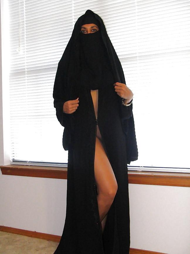 25P BEAUTIFUL ARABIAN SLUTS - NIGABI