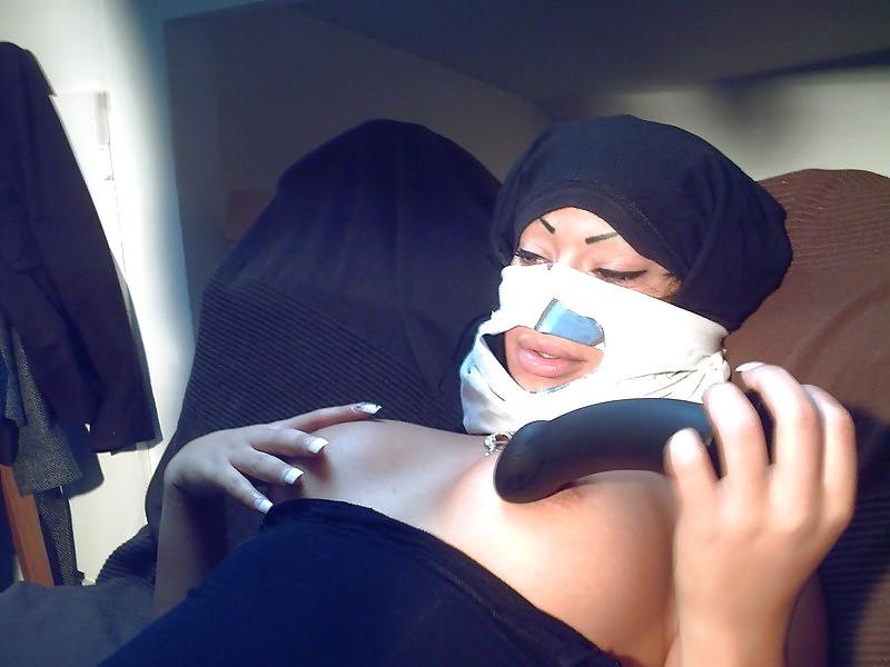 22P BEAUTIFUL ARABIAN SLUTS - SHERIFA