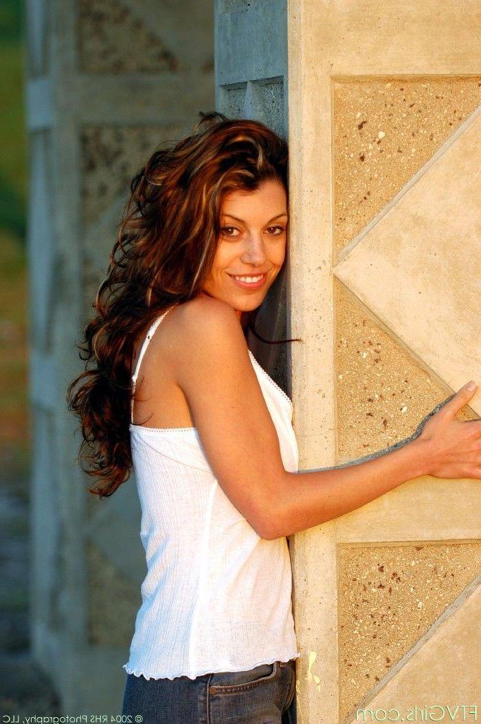 20P Pics of Isabel giving you her upskirt pussy