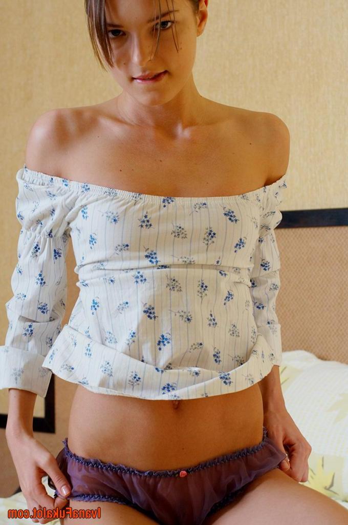 15P Outstanding teen model exposing herself