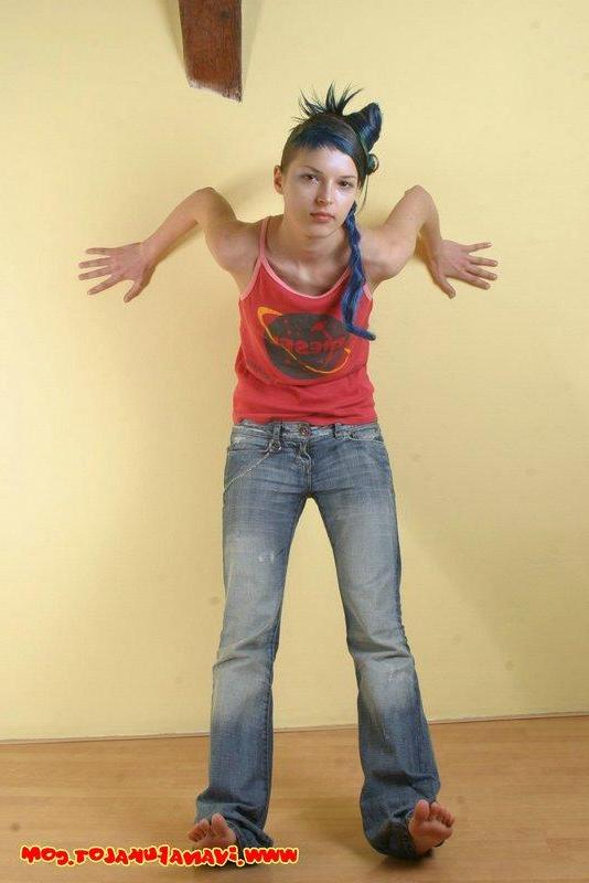 15P Fashion teen model stripping her jeans
