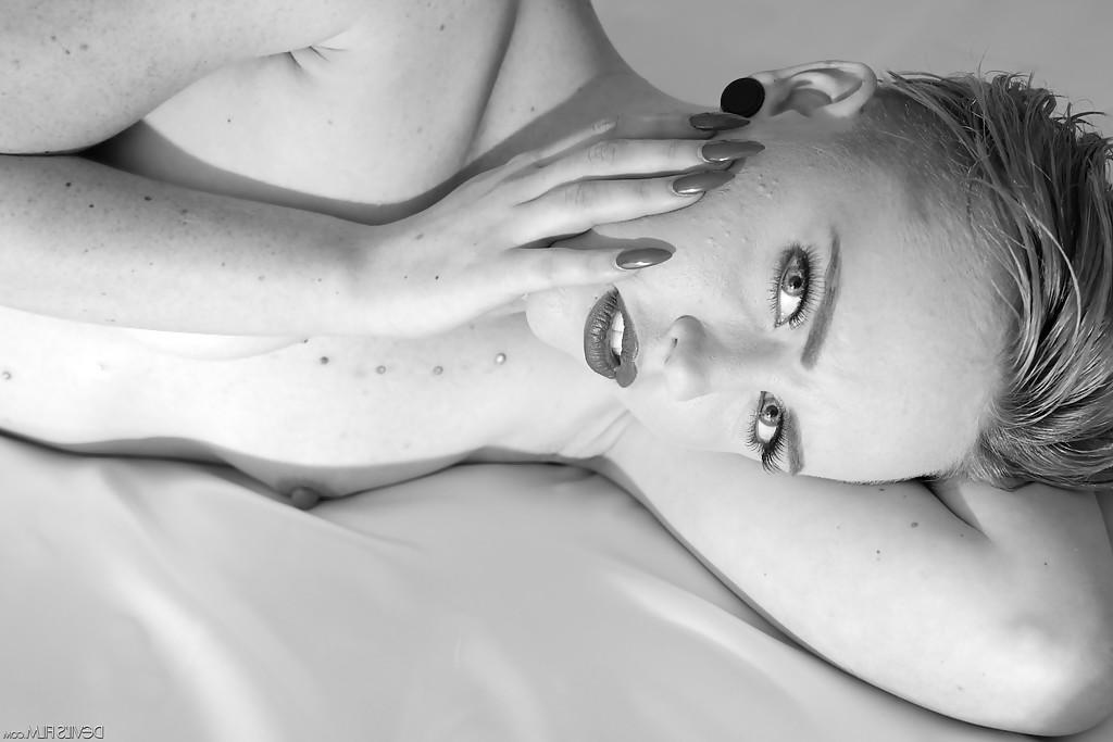 16P Old-fashioned babe with tiny tits Miley Mae playing with pussy