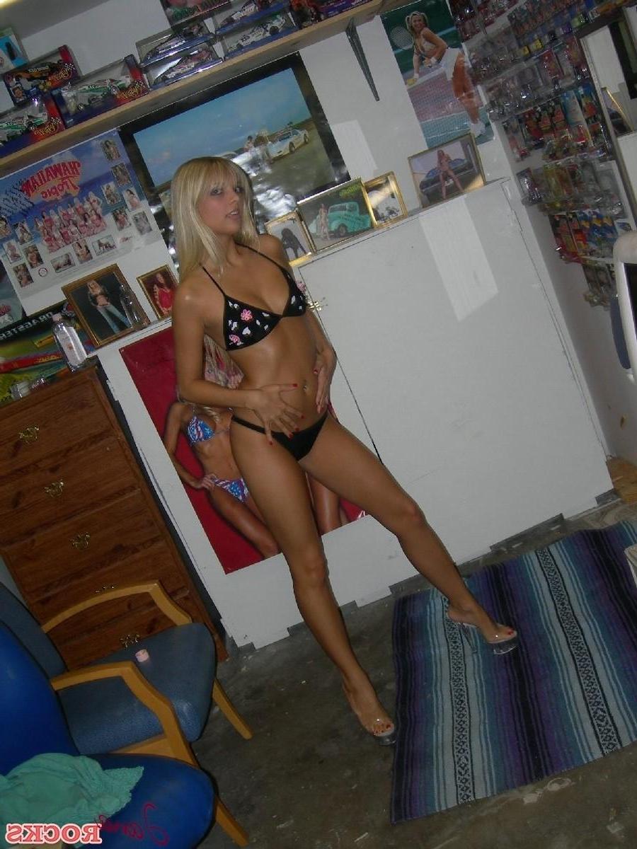 11P Jana models her new bikini on a bike