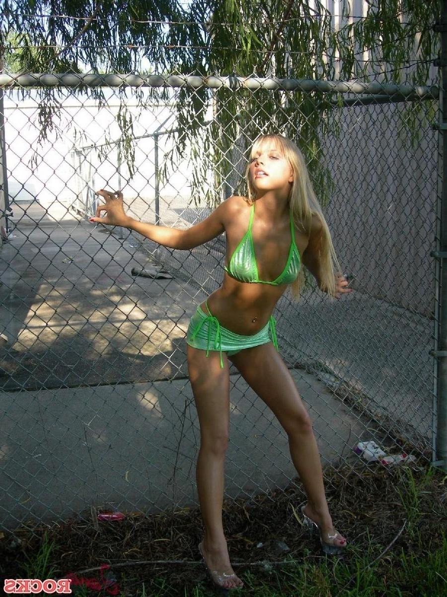 11P Jana models her new bikini on a bike