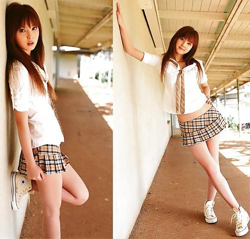 19P Teen in outrageous miniskirt