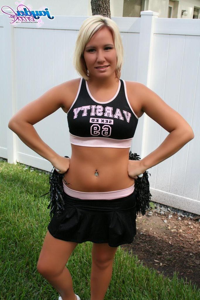 20P Pictures of Jayda Brook cheering for you in the back yard