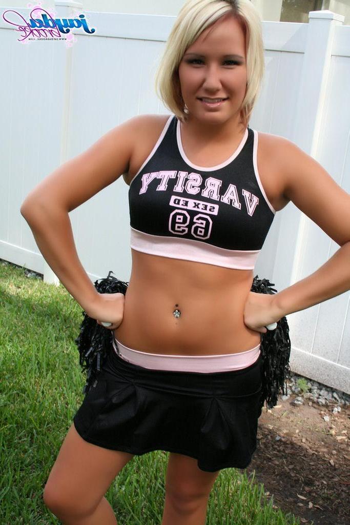 20P Pictures of Jayda Brook cheering for you in the back yard