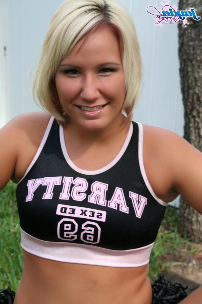 20P Pictures of Jayda Brook cheering for you in the back yard