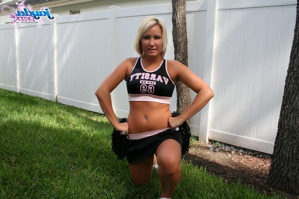 20P Pictures of Jayda Brook cheering for you in the back yard