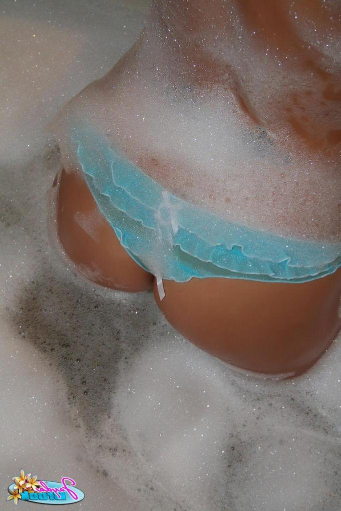 20P Pictures of teen Jayda Brook making herself all hot and wet for you
