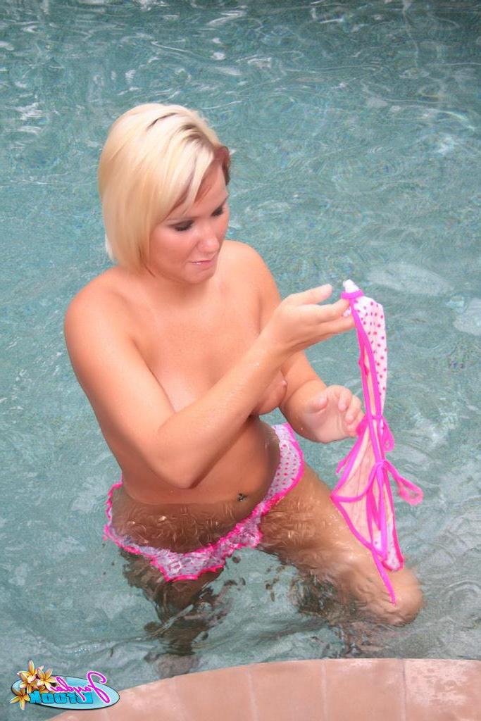 20P Pictures of teen Jayda Brook loosing her bikini top