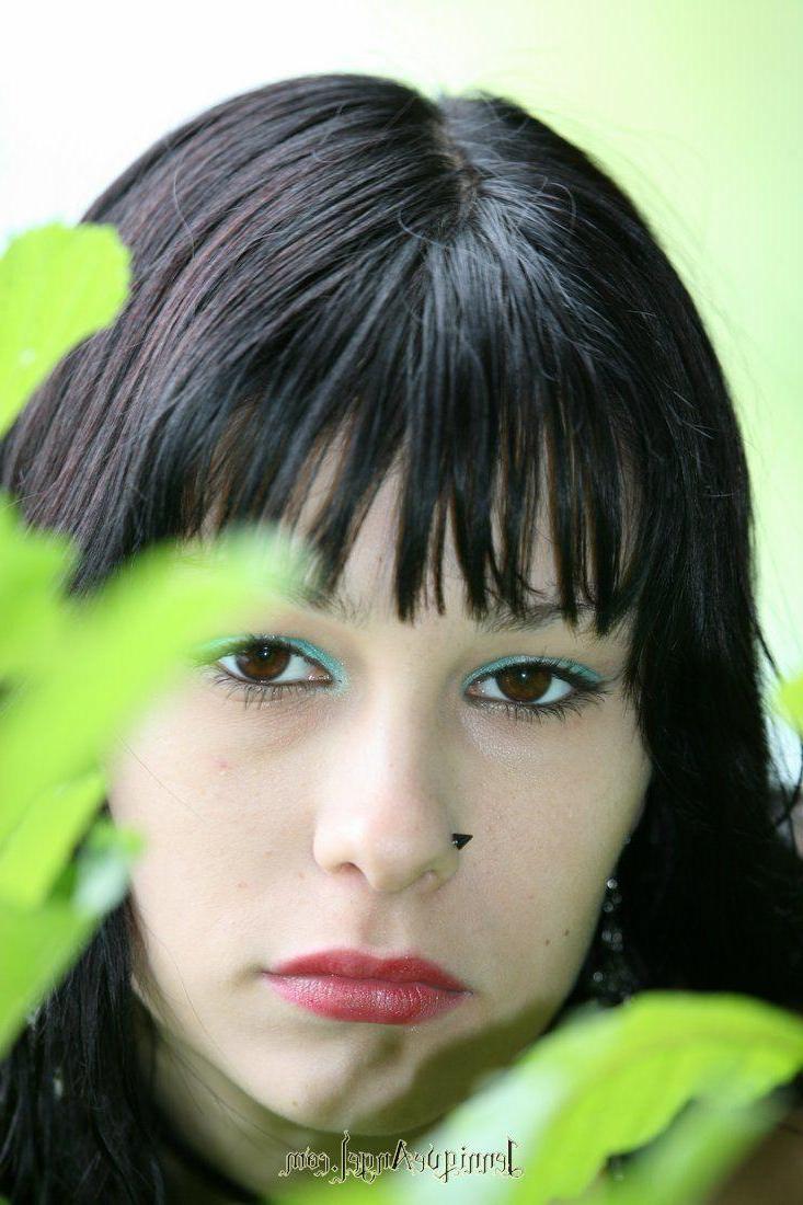 15P Pictures of teen Jennique Angel giving you a hot tease in the water