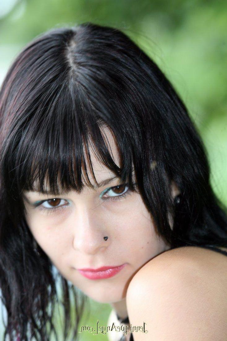 15P Pictures of teen Jennique Angel giving you a hot tease in the water