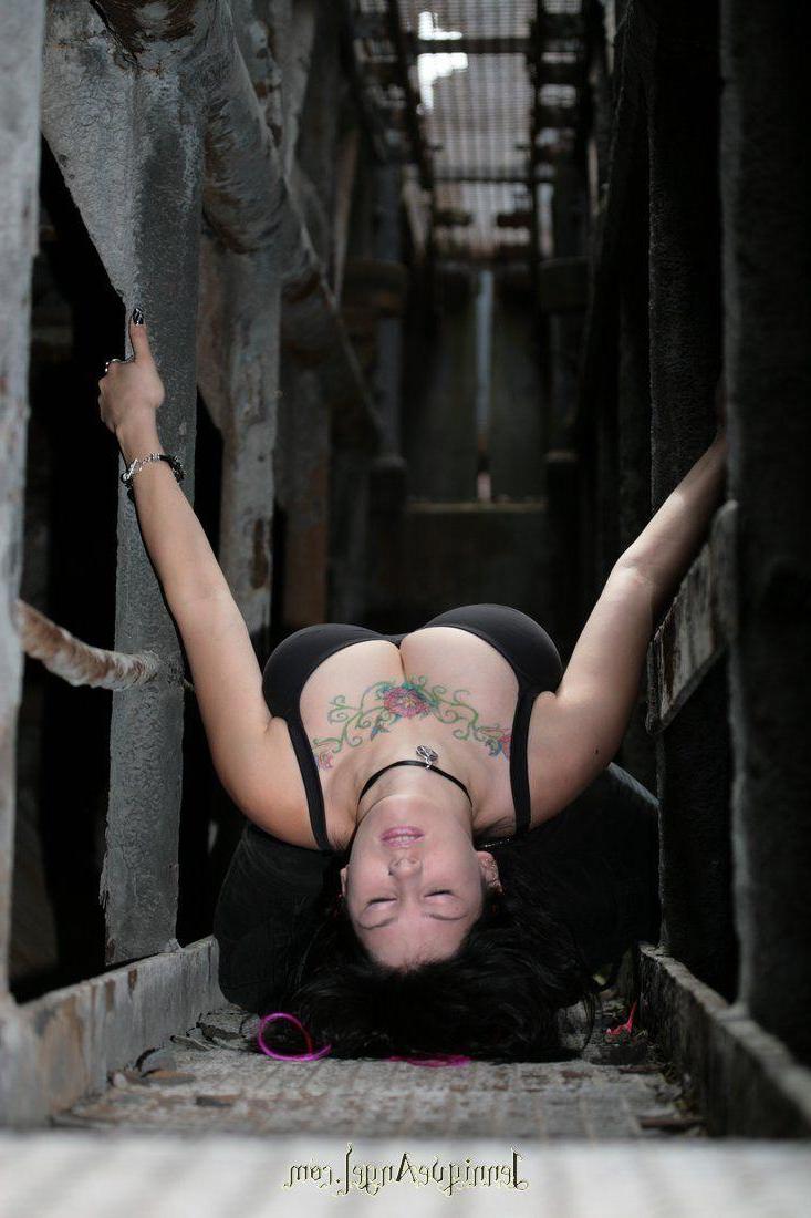 15P Pictures of teen cutie Jennique Angel giving you some hot nonnude action