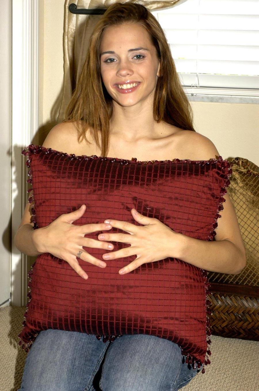 16P Pictures of Jenny Heart taking off her jeans to show you her pussy