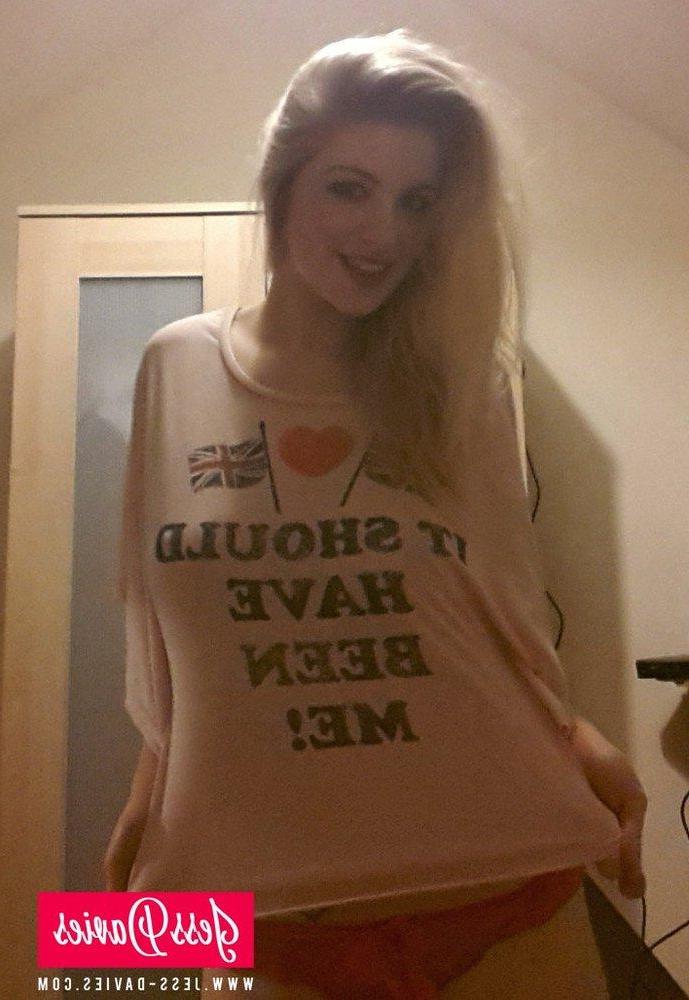 12P Jess Davies strips from her tight top just for you