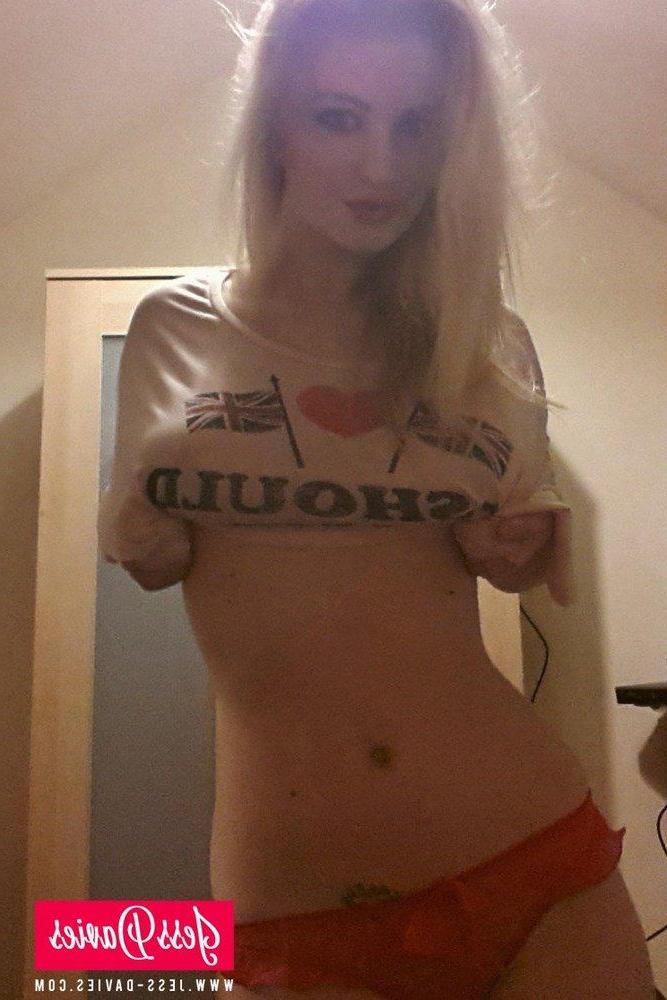 12P Jess Davies strips from her tight top just for you