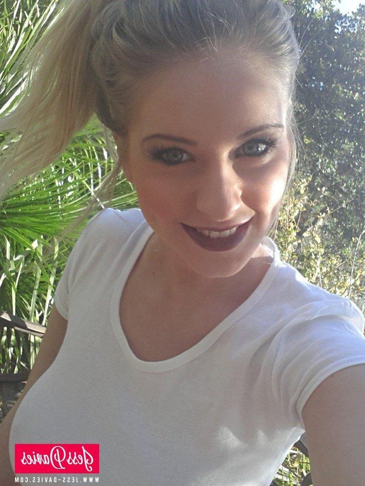 12P Jess Davies pulls up her tight white top to reveal her beautiful breasts
