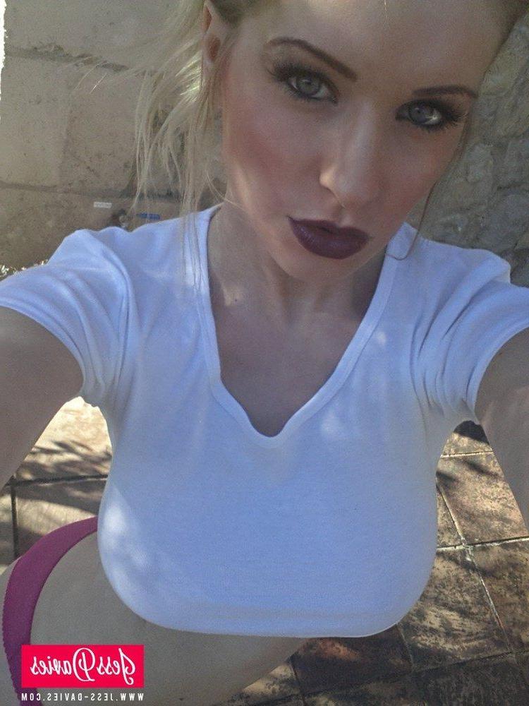 12P Jess Davies pulls up her tight white top to reveal her beautiful breasts