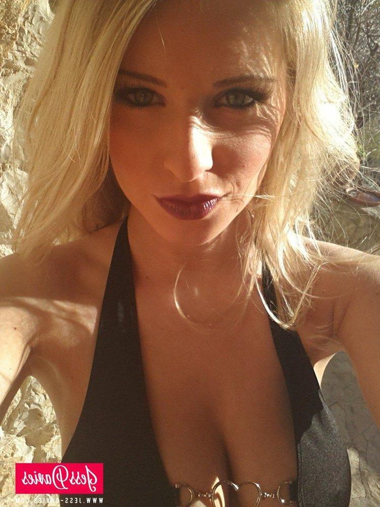 12P Jess Davies removes her bikini top to show you her big tits