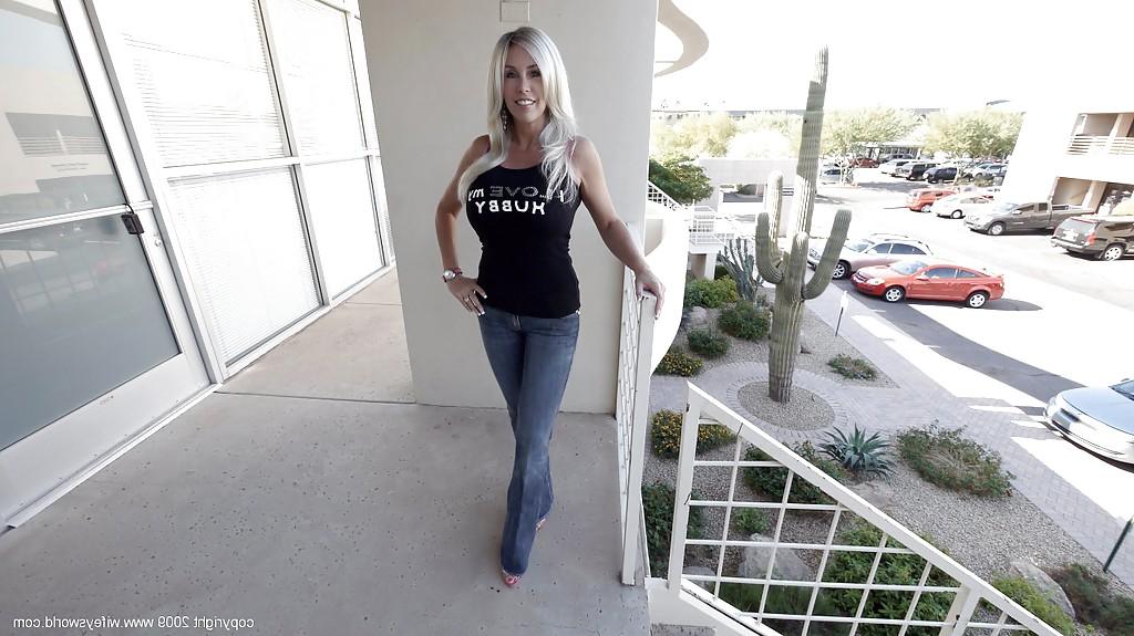 16P Curvaceous blonde MILF in jeans Wifey posing in the office