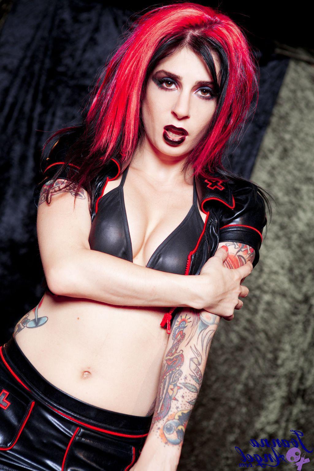 16P Pictures of teen model Joanna Angel giving you her pussy