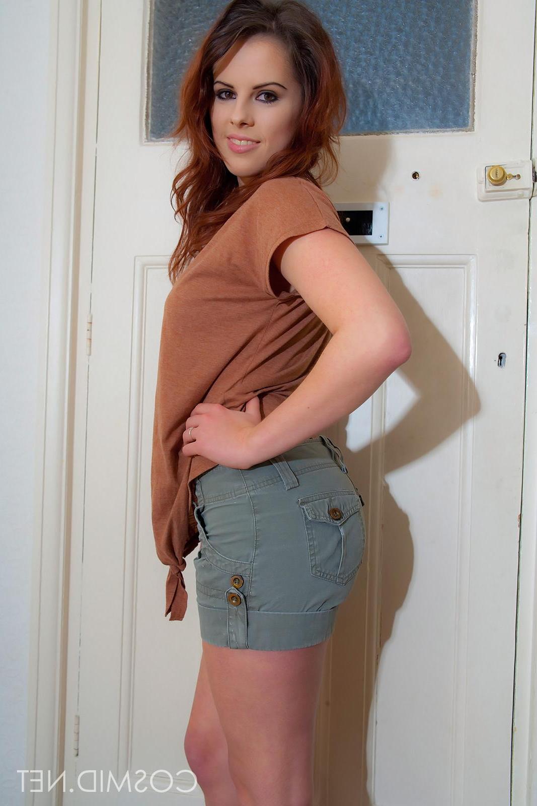 16P Pictures of Jocelyn showing her big round boobs