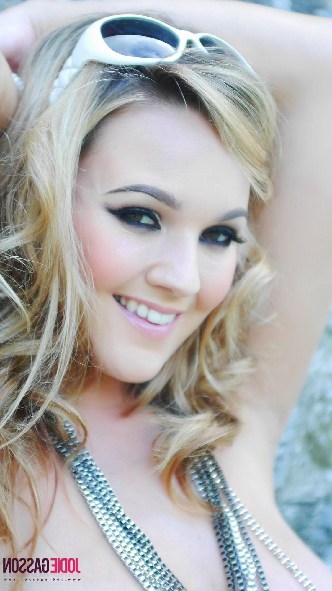 16P Jodie Gasson strips out of her red bikini outside