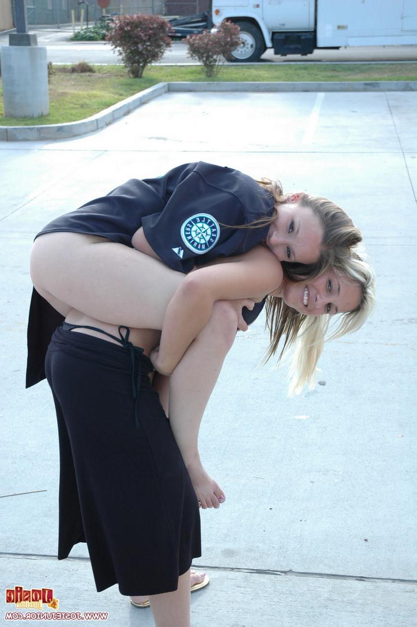 17P Pictures of teen model Josie Junior all naked outside