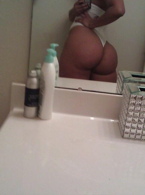 25P Hot Cell phone Bathroom pics