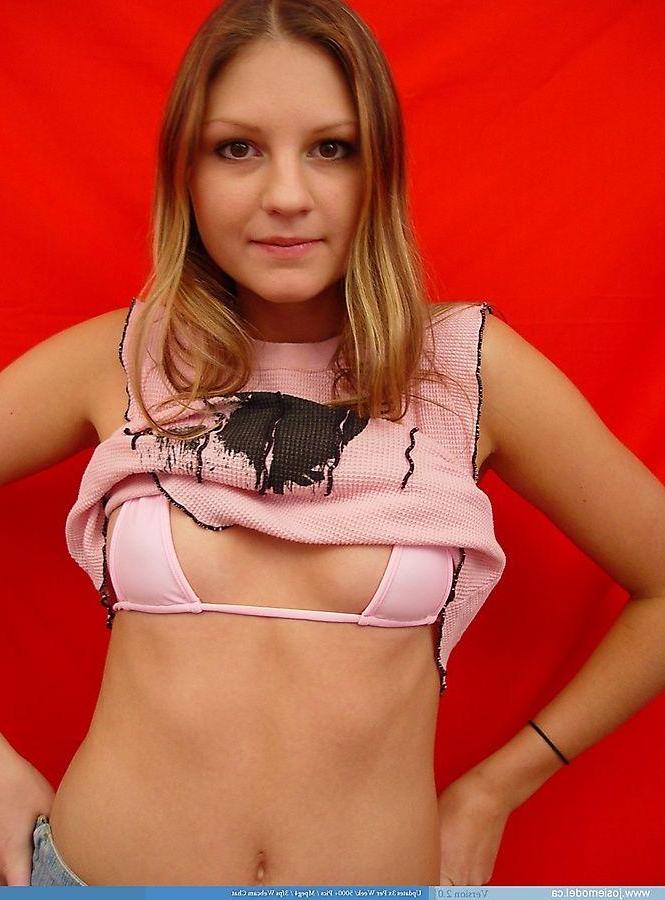 18P Pictures of teen babe Josie Model showing off her titties